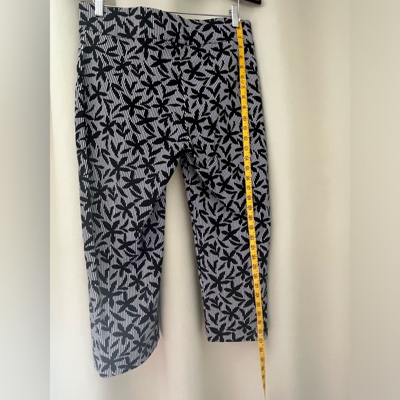 Lands End Women’s pull on pants size 10/12. - Picture 2 of 6